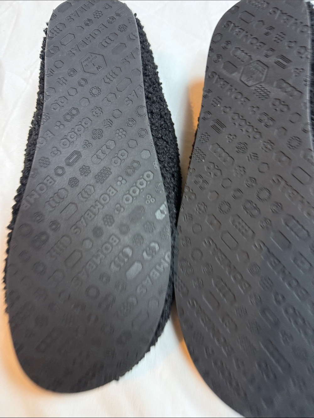 Bombas Black Sherpa Slip-On Clogs women size 7 soft, cushion slippers - Picture 5 of 9